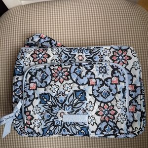 Vera Bradley Little Hipster Lisbon Medallion